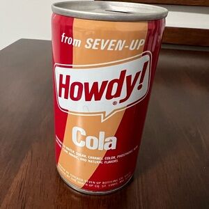 HOWDY COLA  7 UP BOTTLING OSHKOSH STRAIGHT STEEL CHEAP SODA CAN CANS EMPTY